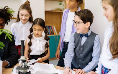 Quand les robots deviennent enseignants : comment nos enfants apprennent avec l’IA